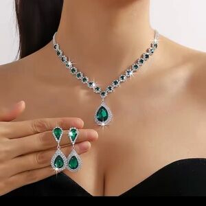 Emerald Teardrop Rhinestones Necklace and Earrings Set - Green Crystal Jewelry
